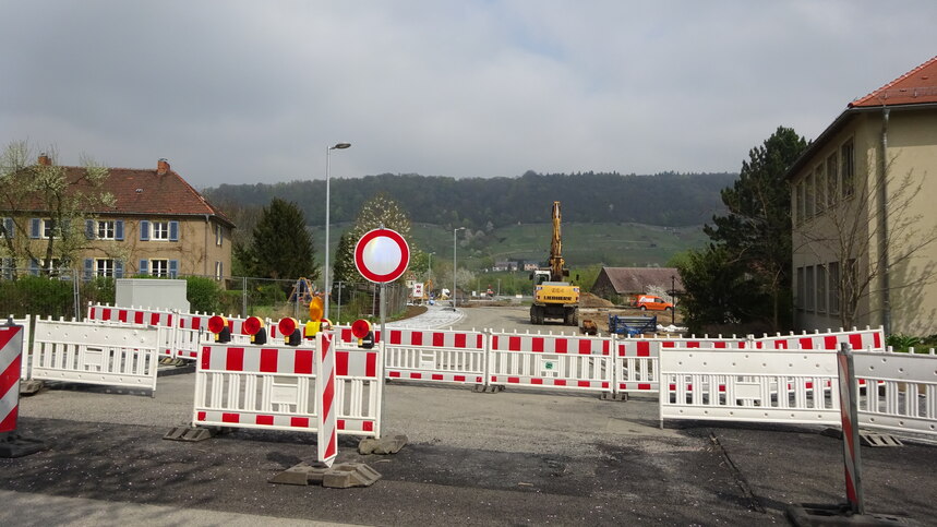 Straßenbau neben der Fachschule