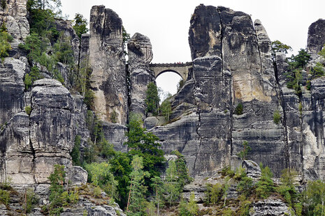 Blick auf die Basteibrücke.