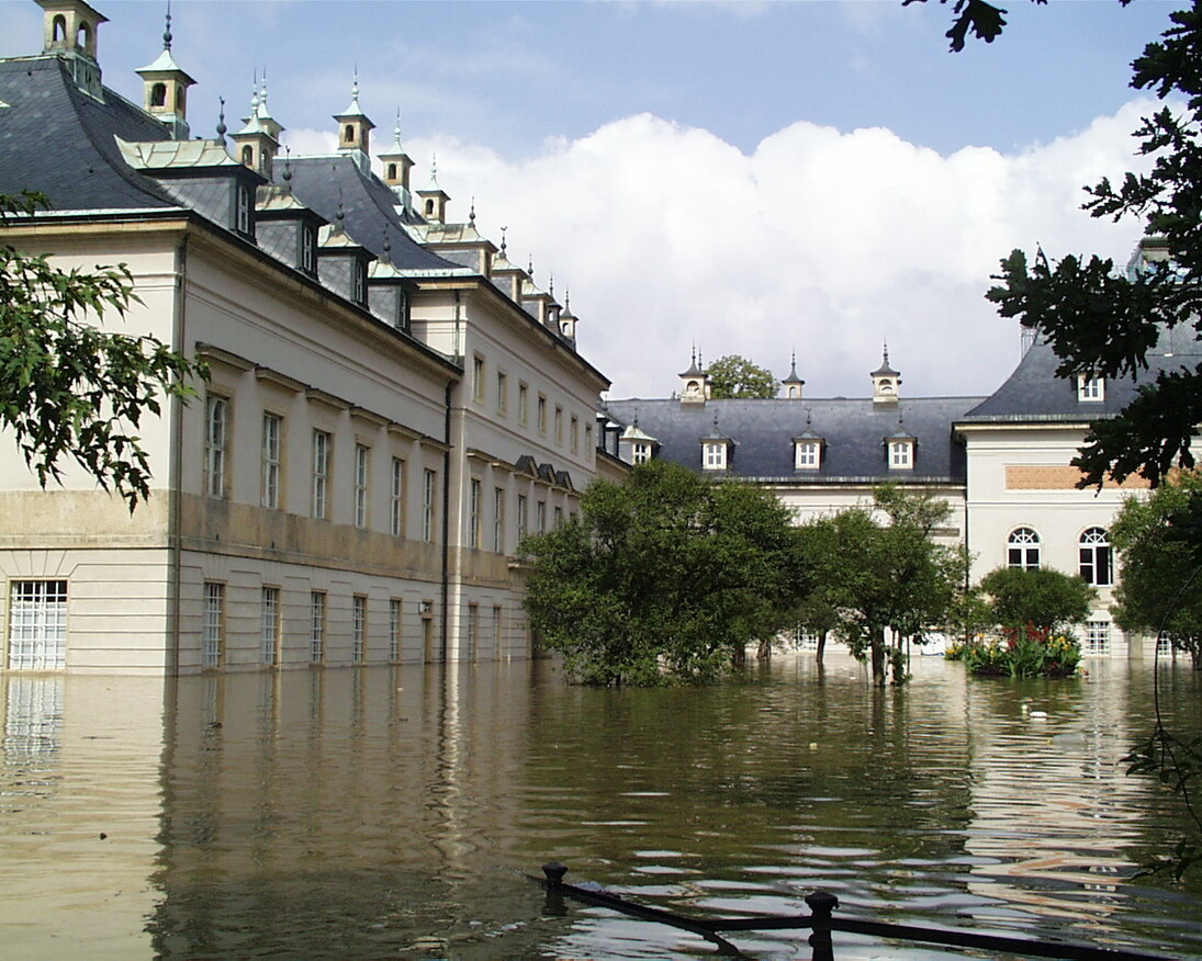 Schloss Pillnitz unter Wasser