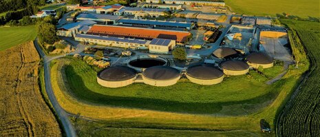 : Tierhaltungsstandort mit Biogasanlage in Theuma