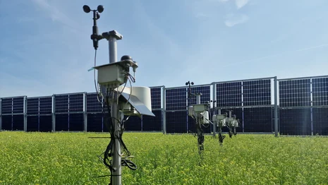 Agri-PV Anlage Agri-PV Anlage mit Wetterstation