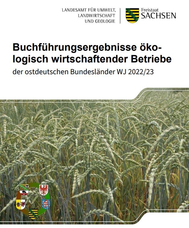 Das Deckblatt der Broschüre zeigt das Logo des LfULG, den Broschürentitel und das Foto (Getreideähren). Auf dem Bild befindet sich der Kranz mit den Wappen der teilnehmenden Bundesländer.