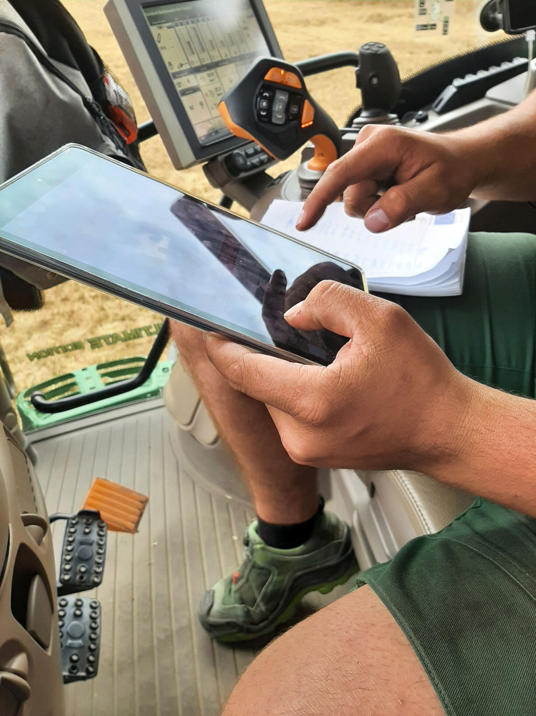 Tablet Bedinung im Traktor