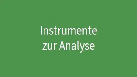 Instrumente zur Analyse weiße Schrift auf grünem Grund