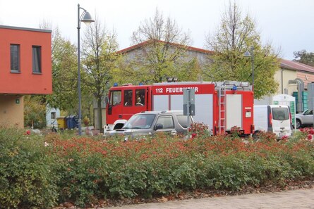 Feuerwehr vor dem Köllitscher Wohnheim