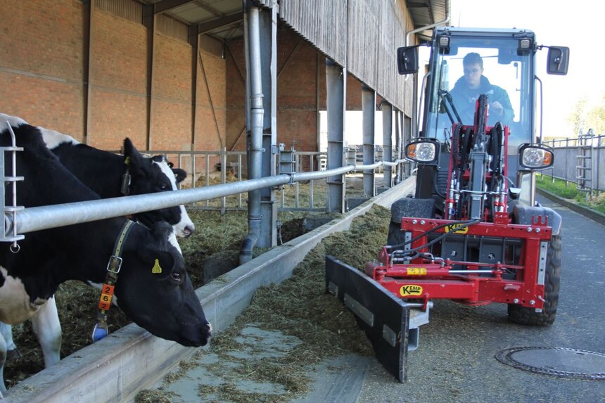 Futter ranschieben mit Hoflader