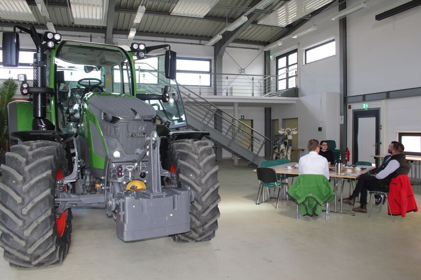 Traktor für ÜBA