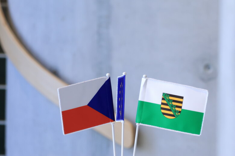 tschechische und sächsische Flagge