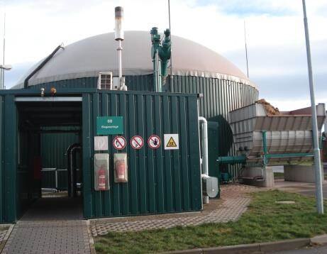 Es ist die Biogasanlage des Lehr- und Versuchsgutes in Köllitsch zu sehen. 