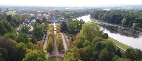 Luftbild vom Pillnitzer Schlossgarten