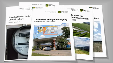 Publiaktionen Titelblätter verschiedener Publikationen liegen übereinander gestapelt