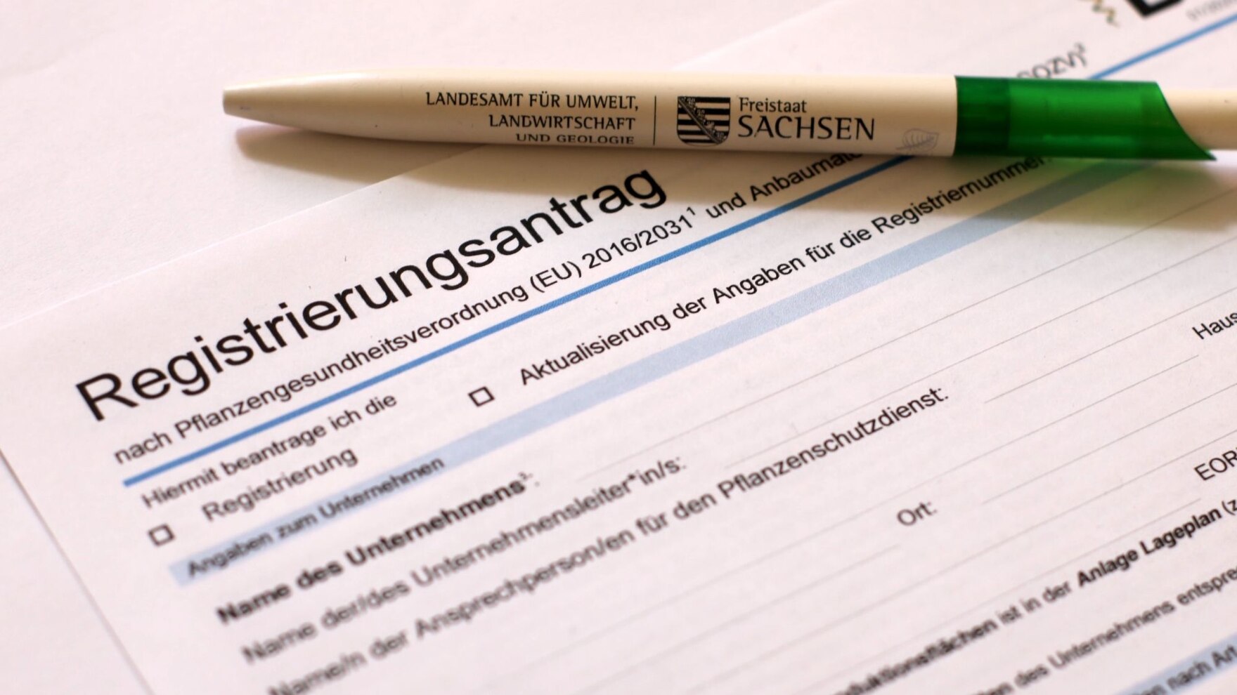 Registrierungsantrag mit Kugelschreiber