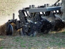 Abb. 5: Dammformung auf zukünftiger Mais-Fläche